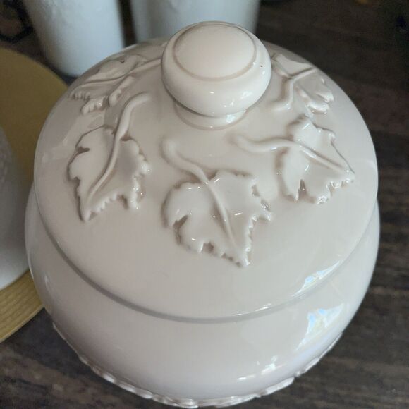 Inspirado Vintage Inspired  Lidded Cookie GingerJar Grape Vine Pattern Off White - Picture 2 of 5